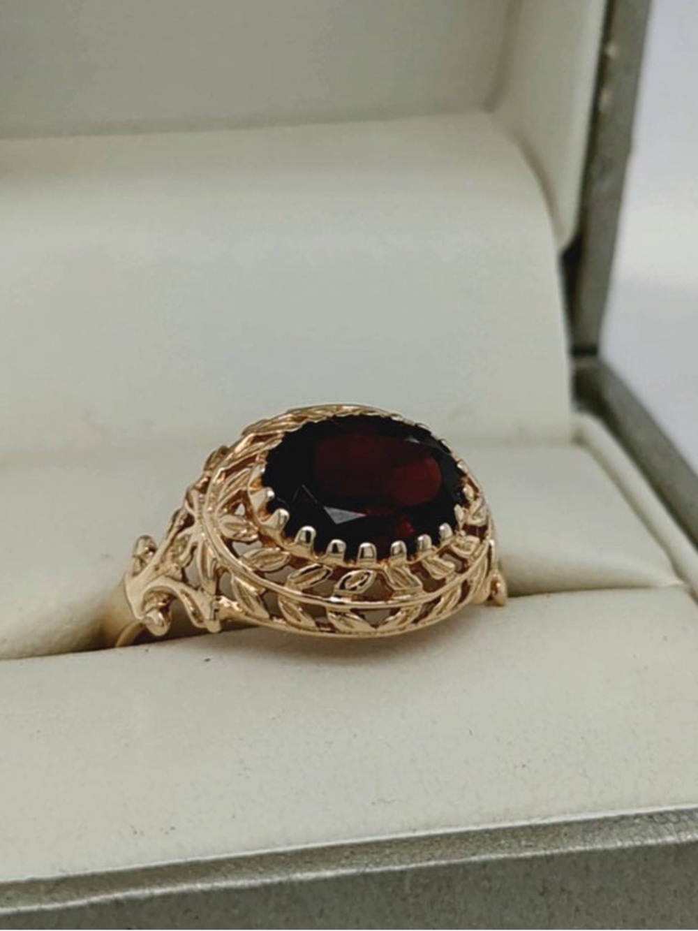 Antique Gold Ring with Deep Red Oval Genuine Garnet - Picture 3 of 9